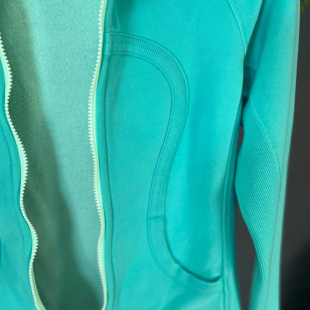 Lululemon athletica. Like new. Excellent condition - Picture 5 of 16